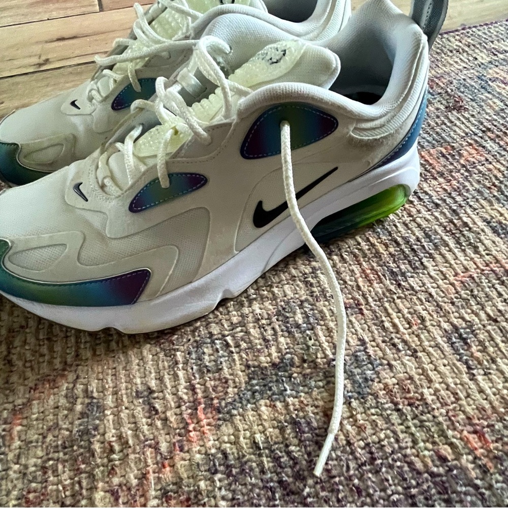 8.5 
2020
Air Max 200 20 'Bubbles Pack'
Nike
, 
Sneakers
, 
Air Max 200